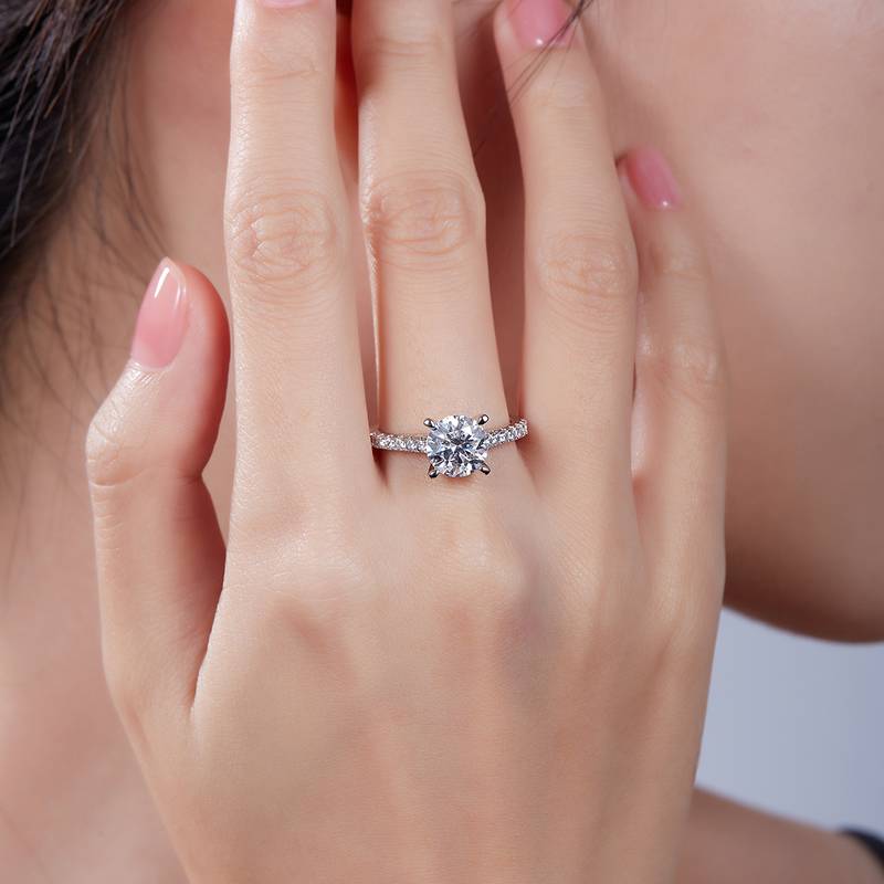 微镶圆形S925银镀白金MoissaniteWomen's Ring2.0ctD级